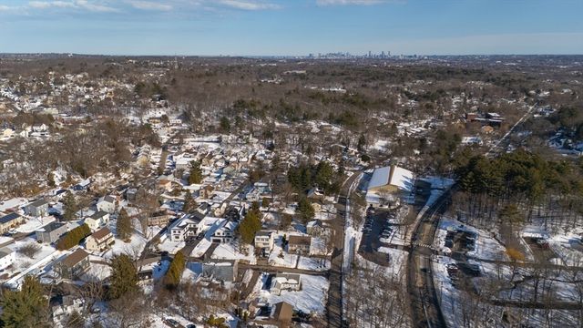 15 Cedarcroft Lane, Waltham, MA 02451