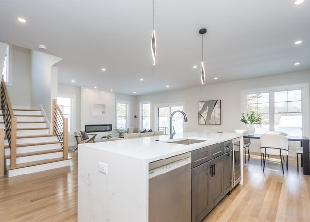 15 Cedarcroft Lane, Waltham, MA 02451