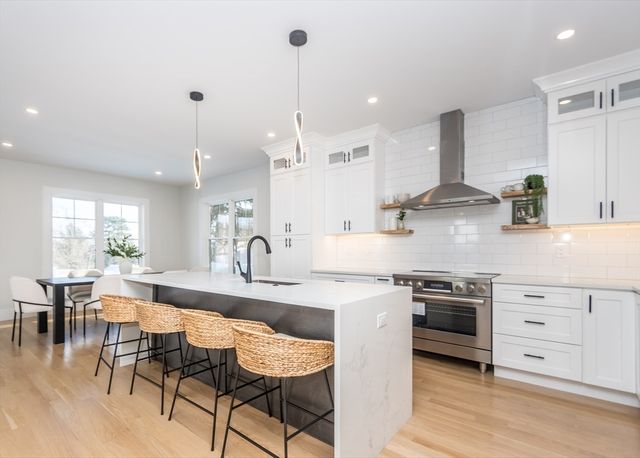 15 Cedarcroft Lane, Waltham, MA 02451