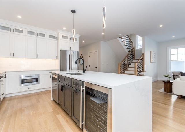 15 Cedarcroft Lane, Waltham, MA 02451