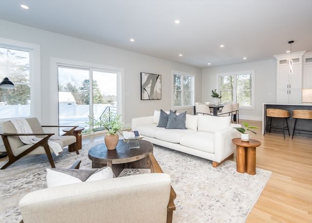 15 Cedarcroft Lane, Waltham, MA 02451