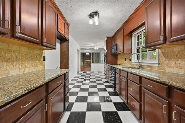 1767 Grandeus Lane, Stone Mountain, GA 30087