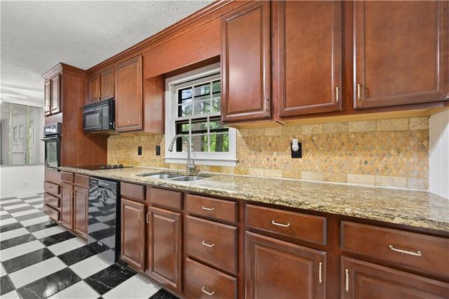 1767 Grandeus Lane, Stone Mountain, GA 30087