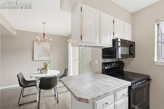 2111 Mount Washington Avenue, Colorado Springs, CO 80906