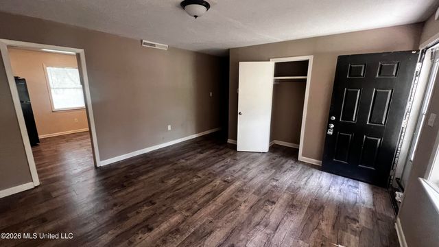350 Queen Margaret Lane, Jackson, MS 39209