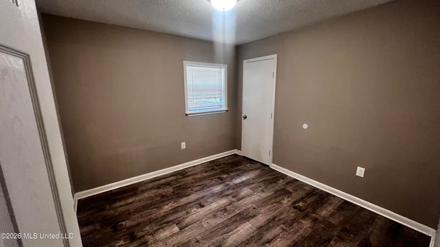 350 Queen Margaret Lane, Jackson, MS 39209