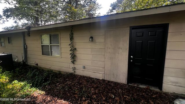 350 Queen Margaret Lane, Jackson, MS 39209