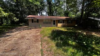 350 Queen Margaret Lane, Jackson, MS 39209