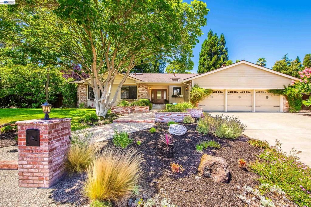 Image 1 of property listing at 1768 Oro Valley Cir, Walnut Creek, CA 94596