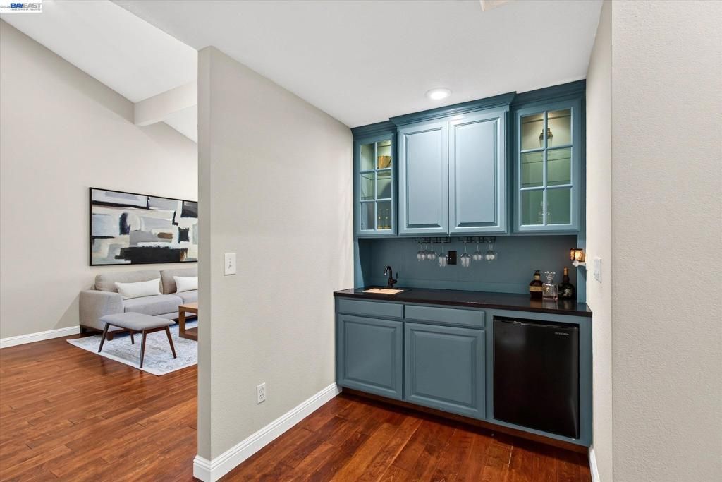 Image 10 of property listing at 1768 Oro Valley Cir, Walnut Creek, CA 94596