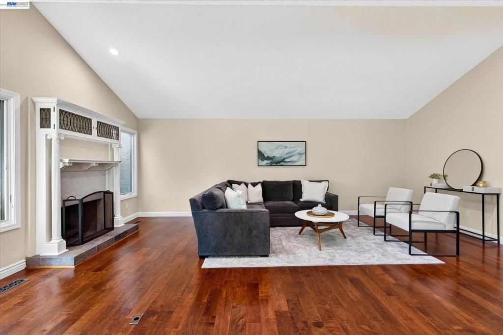 Image 12 of property listing at 1768 Oro Valley Cir, Walnut Creek, CA 94596
