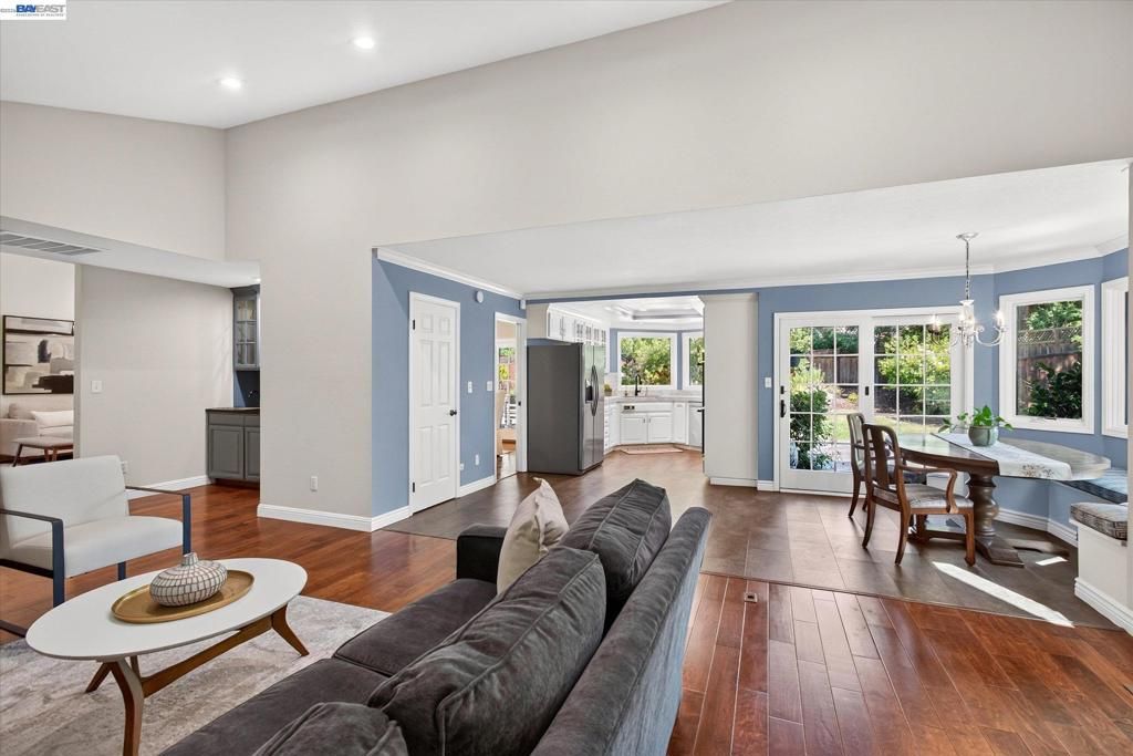 Image 21 of property listing at 1768 Oro Valley Cir, Walnut Creek, CA 94596