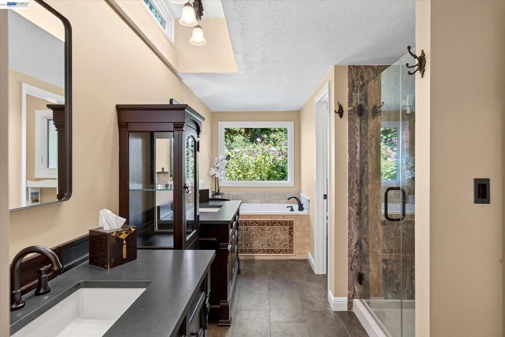 Image 24 of property listing at 1768 Oro Valley Cir, Walnut Creek, CA 94596