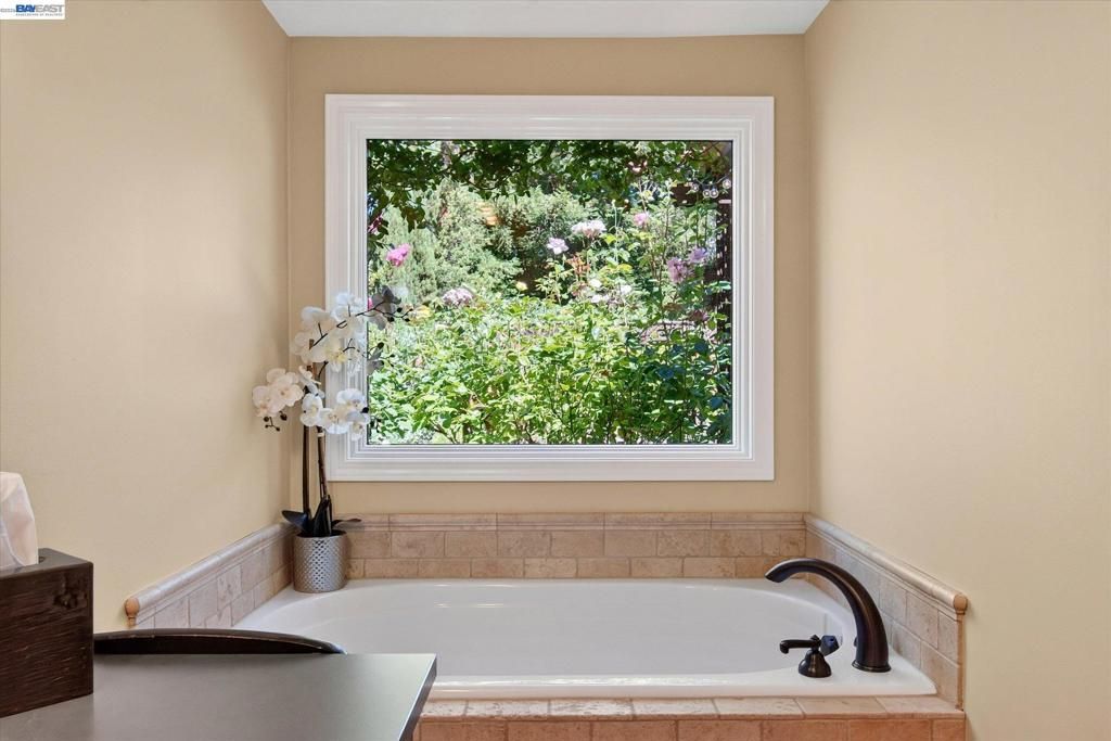 Image 25 of property listing at 1768 Oro Valley Cir, Walnut Creek, CA 94596