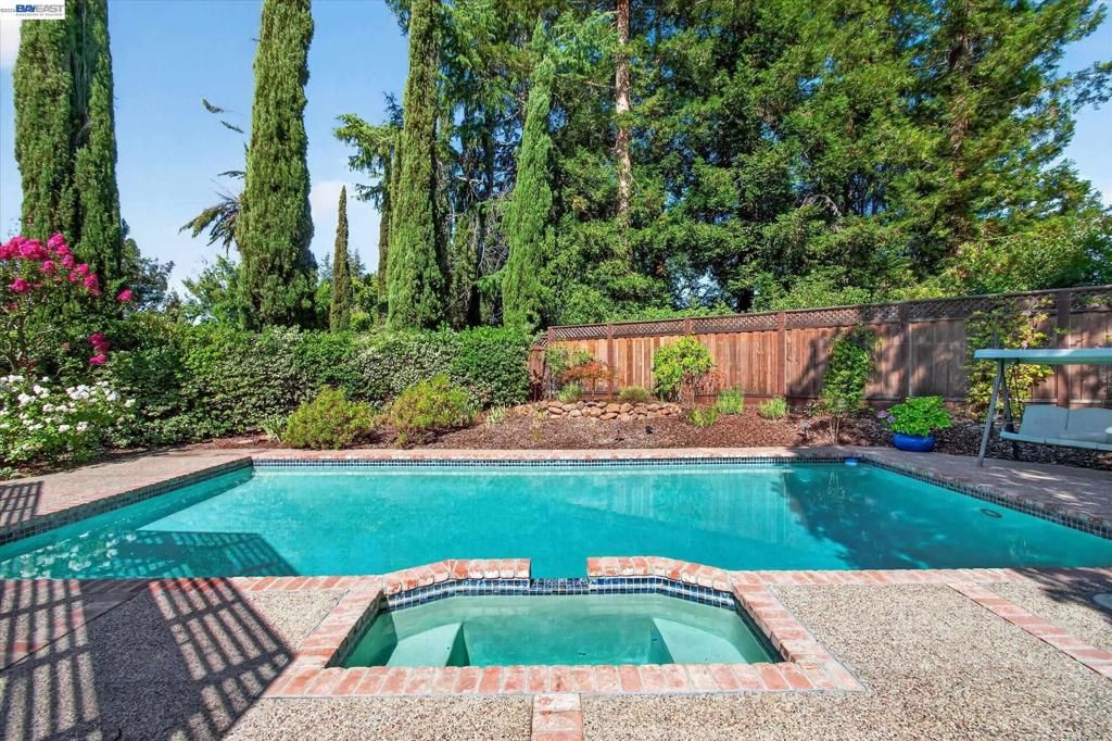 Image 33 of property listing at 1768 Oro Valley Cir, Walnut Creek, CA 94596