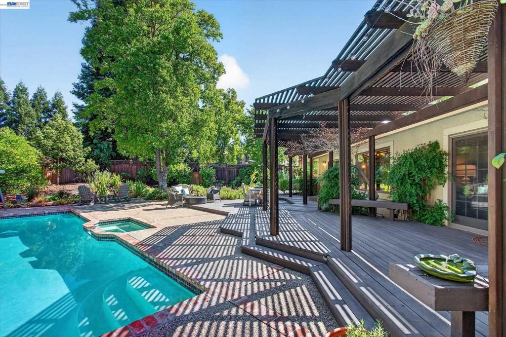 Image 35 of property listing at 1768 Oro Valley Cir, Walnut Creek, CA 94596