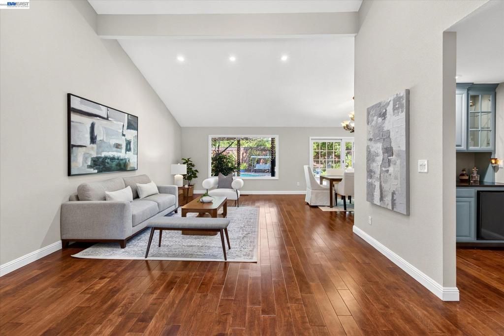 Image 5 of property listing at 1768 Oro Valley Cir, Walnut Creek, CA 94596