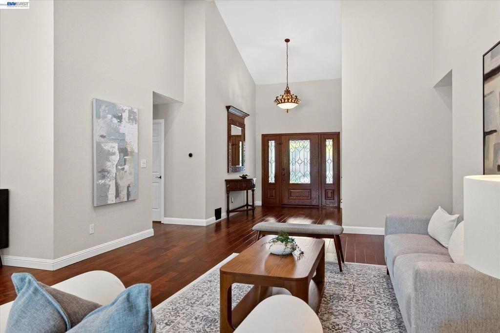 Image 7 of property listing at 1768 Oro Valley Cir, Walnut Creek, CA 94596
