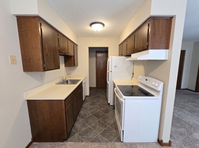 907 11th Avenue S 7, Hopkins, MN 55343