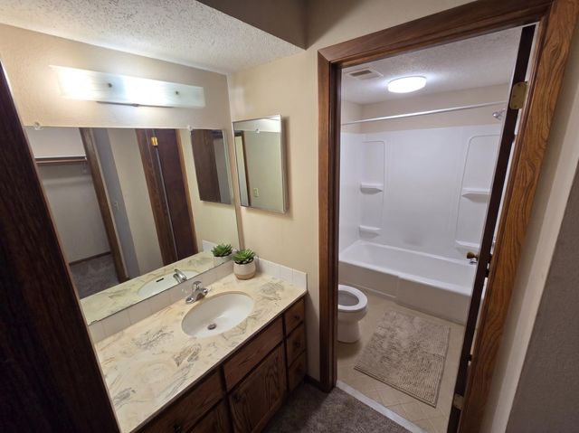 907 11th Avenue S 7, Hopkins, MN 55343