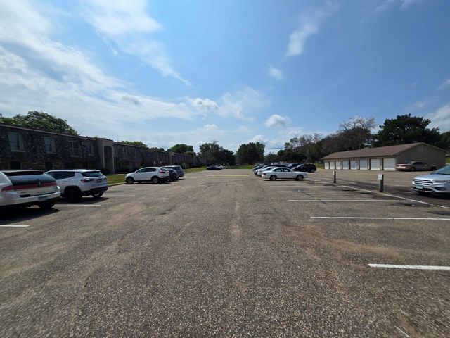 907 11th Avenue S 7, Hopkins, MN 55343