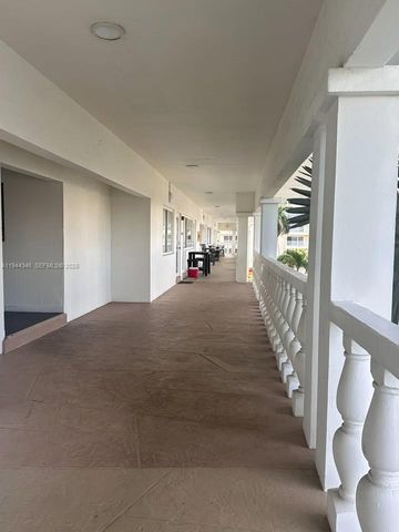 2895 NE 32nd St 305, Fort Lauderdale, FL 33306