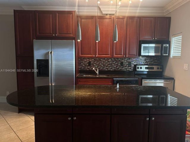 2895 NE 32nd St 305, Fort Lauderdale, FL 33306