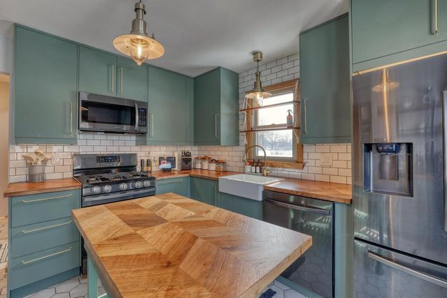 3001 N 87th STREET, Milwaukee, WI 53222