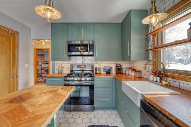 3001 N 87th STREET, Milwaukee, WI 53222