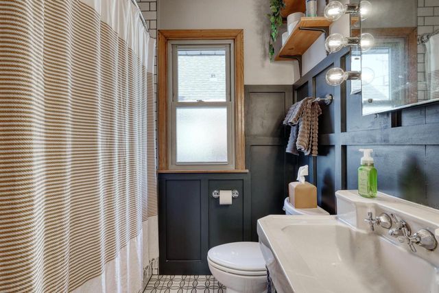 3001 N 87th STREET, Milwaukee, WI 53222