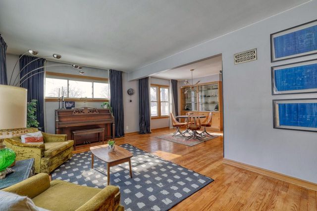 3001 N 87th STREET, Milwaukee, WI 53222