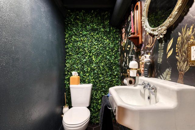 3001 N 87th STREET, Milwaukee, WI 53222