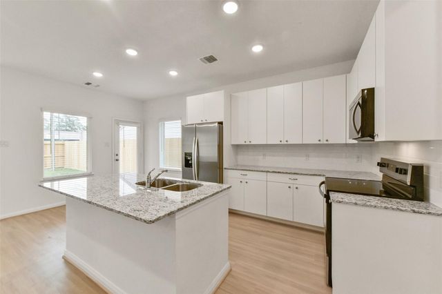 11938 Lakewood West Drive, Cypress, TX 77429