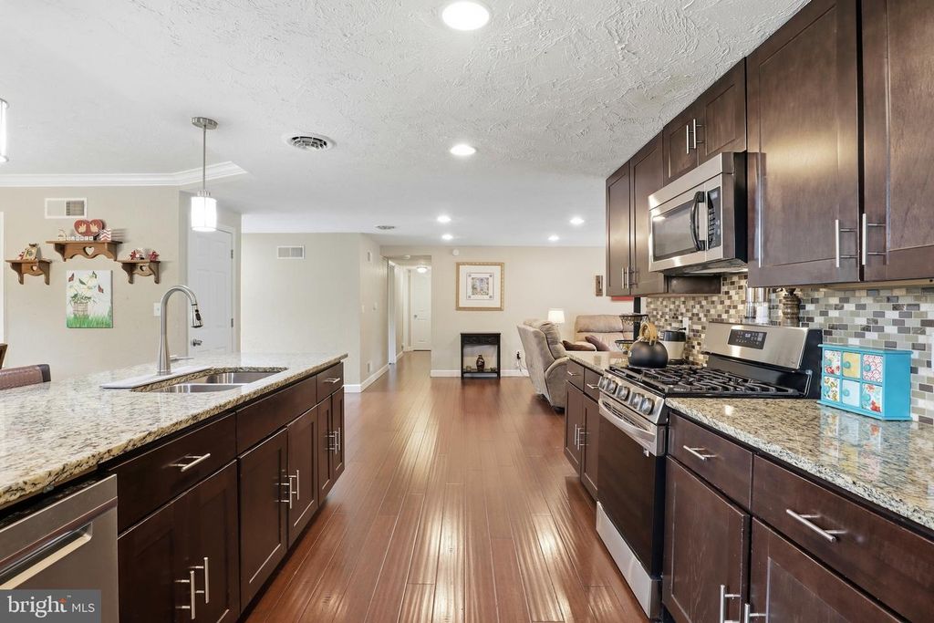 Image 11 of property listing at 11951 ROCKVILLE RD, Glen Rock, PA 17327