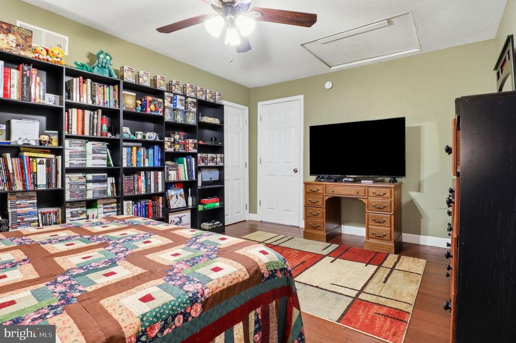 Image 17 of property listing at 11951 ROCKVILLE RD, Glen Rock, PA 17327