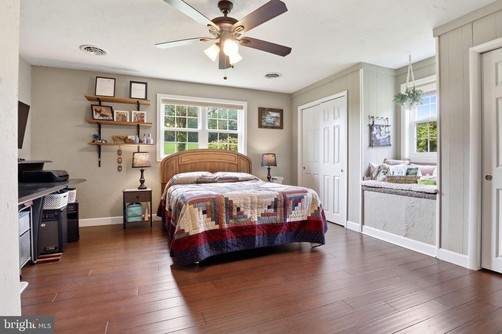 Image 18 of property listing at 11951 ROCKVILLE RD, Glen Rock, PA 17327