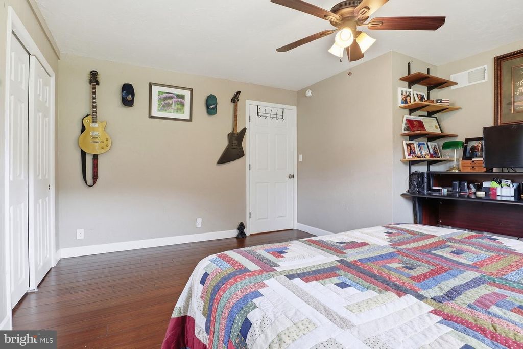 Image 19 of property listing at 11951 ROCKVILLE RD, Glen Rock, PA 17327