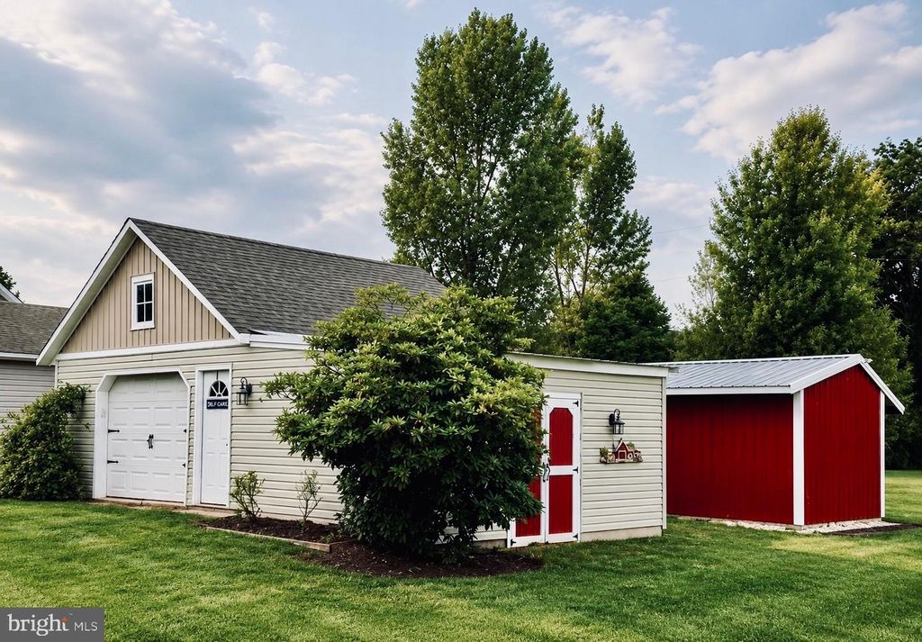 Image 2 of property listing at 11951 ROCKVILLE RD, Glen Rock, PA 17327