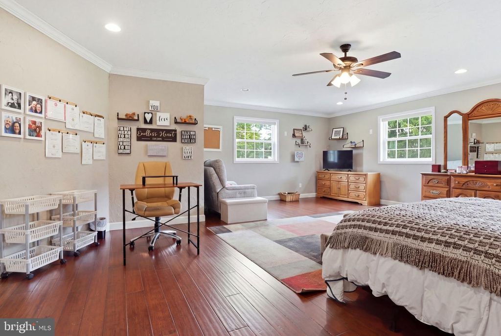 Image 27 of property listing at 11951 ROCKVILLE RD, Glen Rock, PA 17327