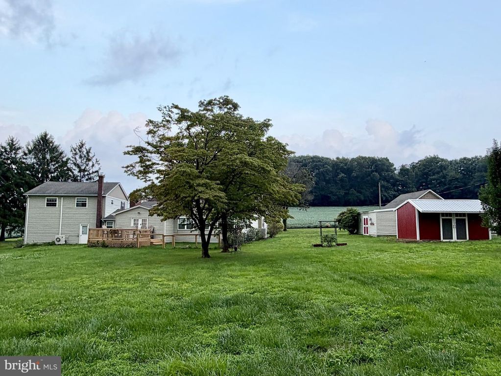 Image 3 of property listing at 11951 ROCKVILLE RD, Glen Rock, PA 17327