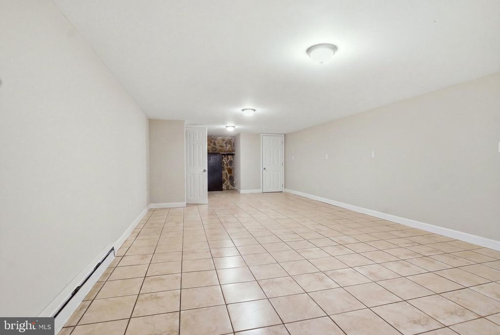 Image 31 of property listing at 11951 ROCKVILLE RD, Glen Rock, PA 17327