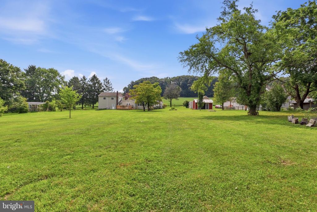 Image 39 of property listing at 11951 ROCKVILLE RD, Glen Rock, PA 17327