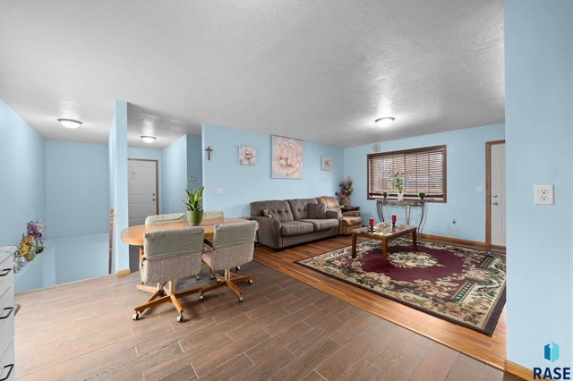 904 N Highland Ave Avenue, Sioux Falls, SD 57103