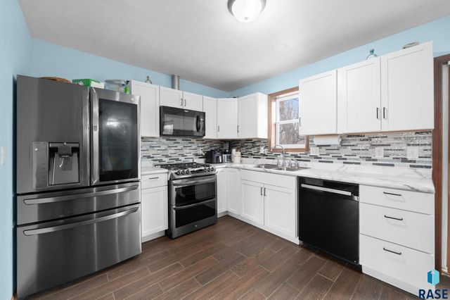 904 N Highland Ave Avenue, Sioux Falls, SD 57103