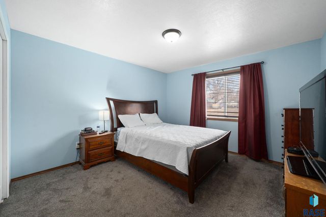 904 N Highland Ave Avenue, Sioux Falls, SD 57103