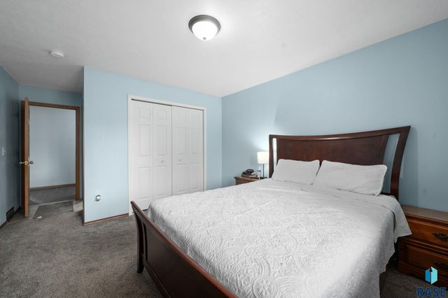 904 N Highland Ave Avenue, Sioux Falls, SD 57103