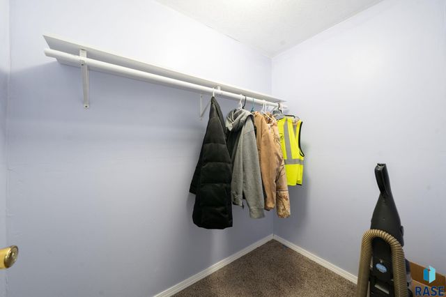 904 N Highland Ave Avenue, Sioux Falls, SD 57103