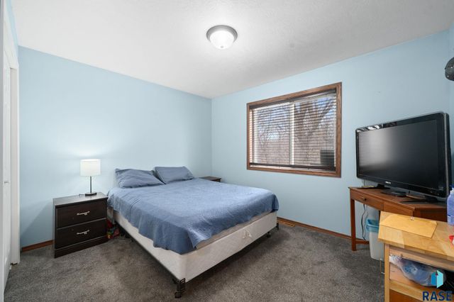 904 N Highland Ave Avenue, Sioux Falls, SD 57103