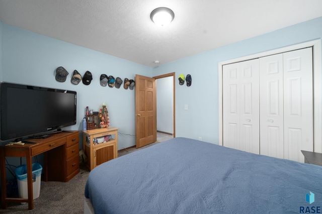 904 N Highland Ave Avenue, Sioux Falls, SD 57103