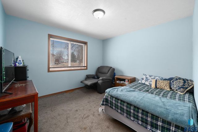 904 N Highland Ave Avenue, Sioux Falls, SD 57103